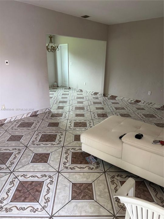 Active With Contract: $825,000 (2 beds, 1 baths, 1021 Square Feet)