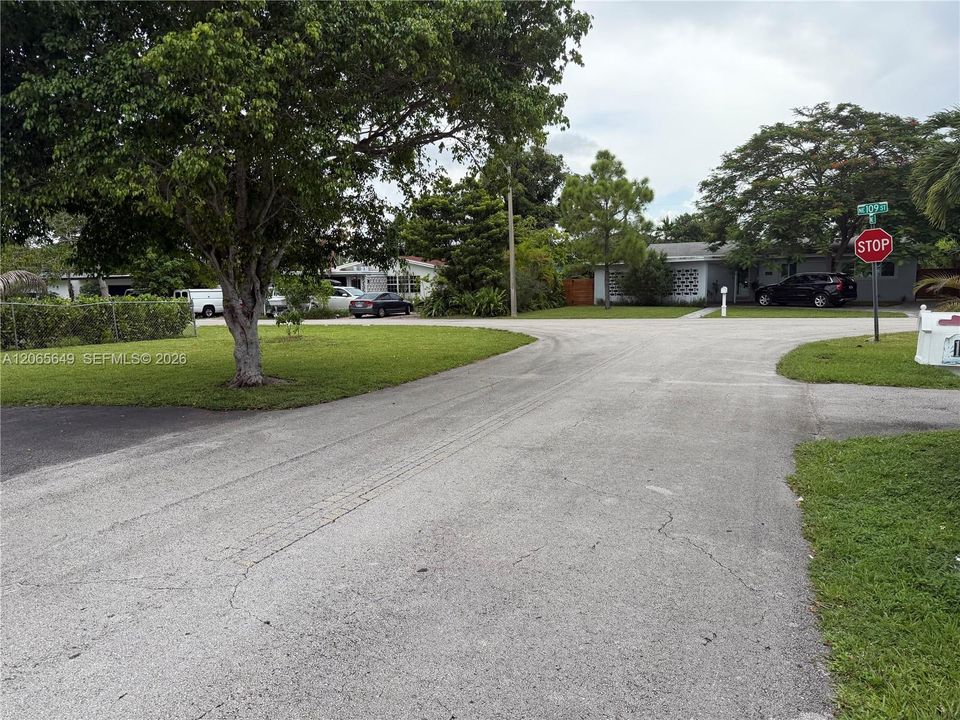 Active With Contract: $825,000 (2 beds, 1 baths, 1021 Square Feet)