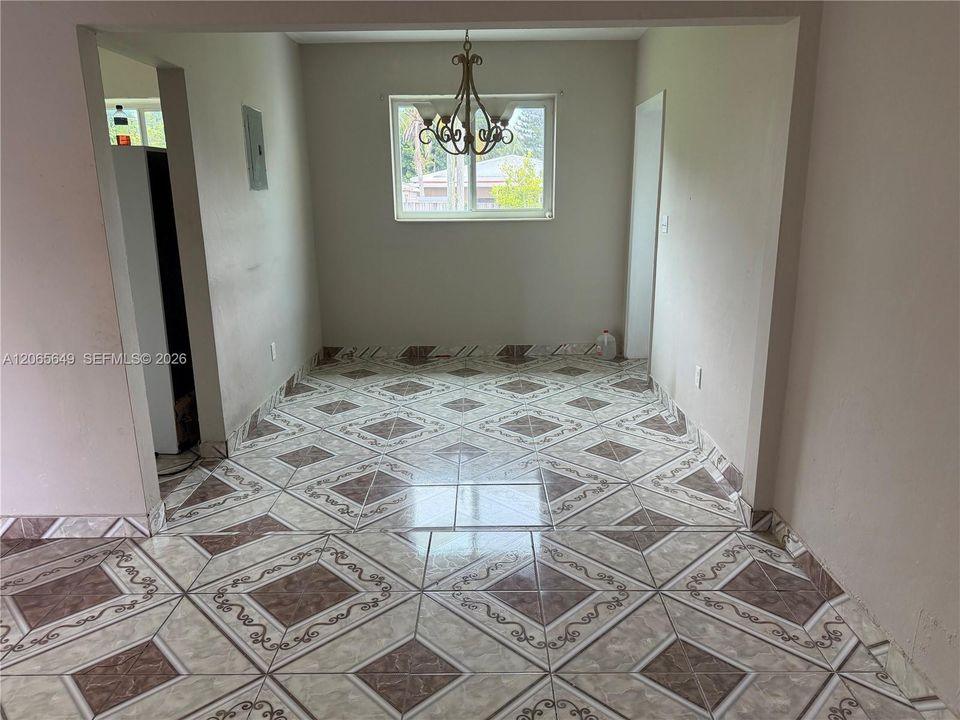 Active With Contract: $825,000 (2 beds, 1 baths, 1021 Square Feet)