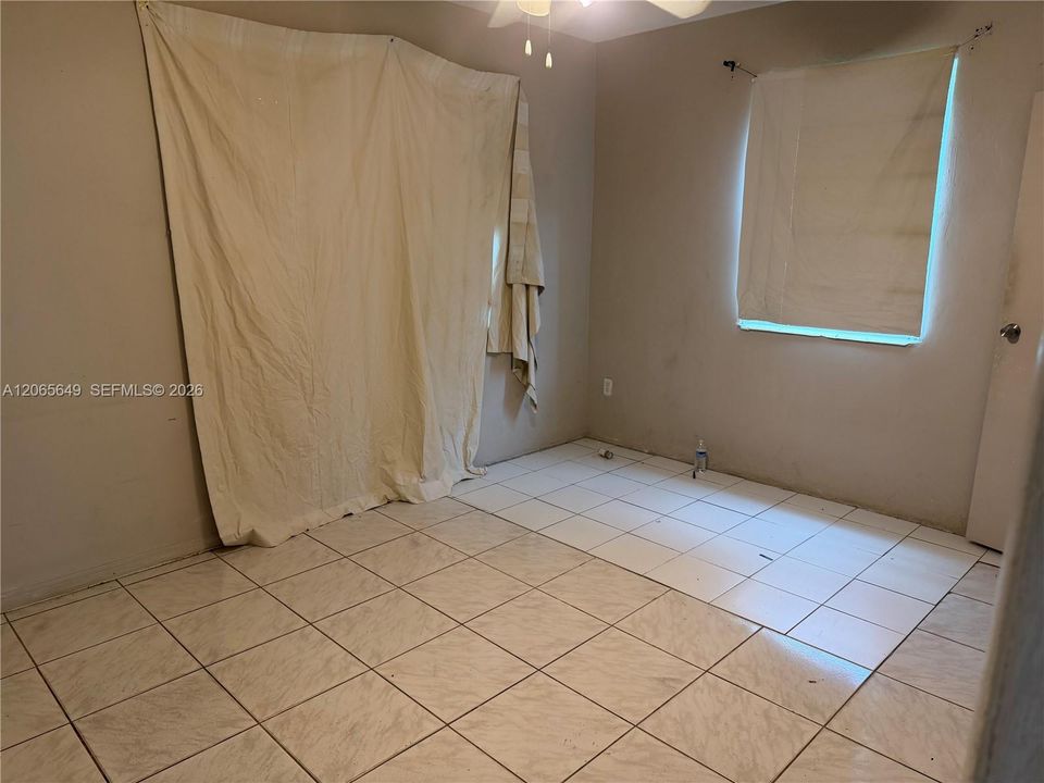 Active With Contract: $825,000 (2 beds, 1 baths, 1021 Square Feet)
