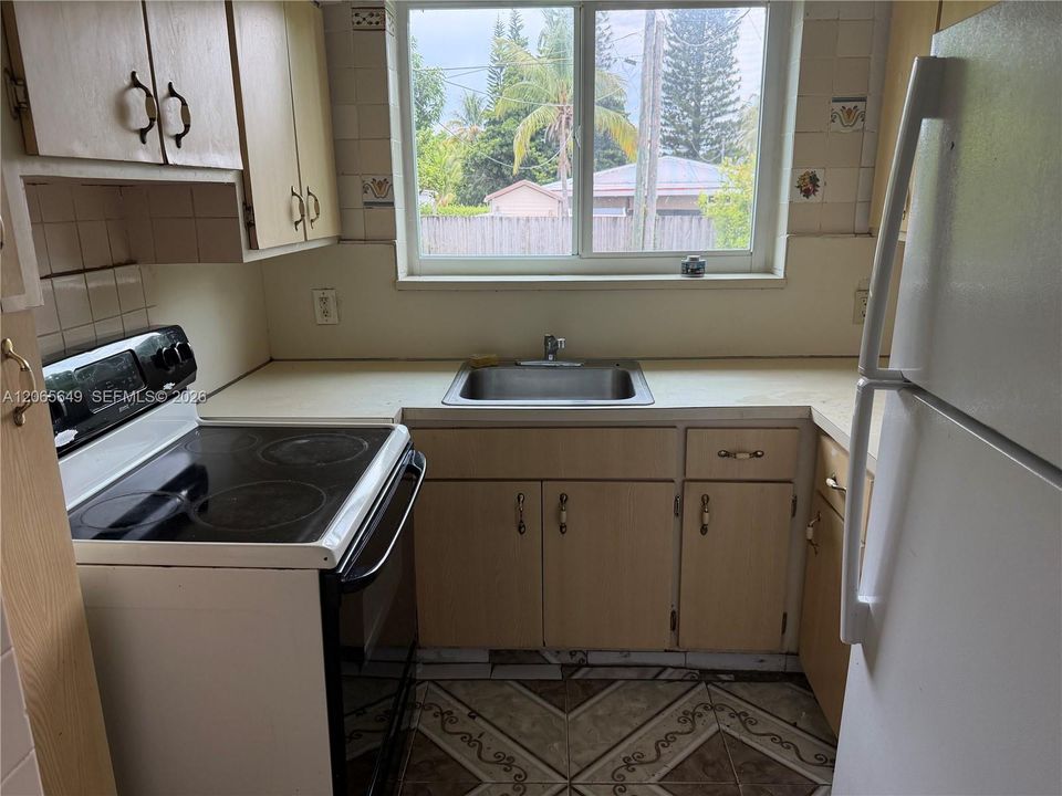 Active With Contract: $825,000 (2 beds, 1 baths, 1021 Square Feet)