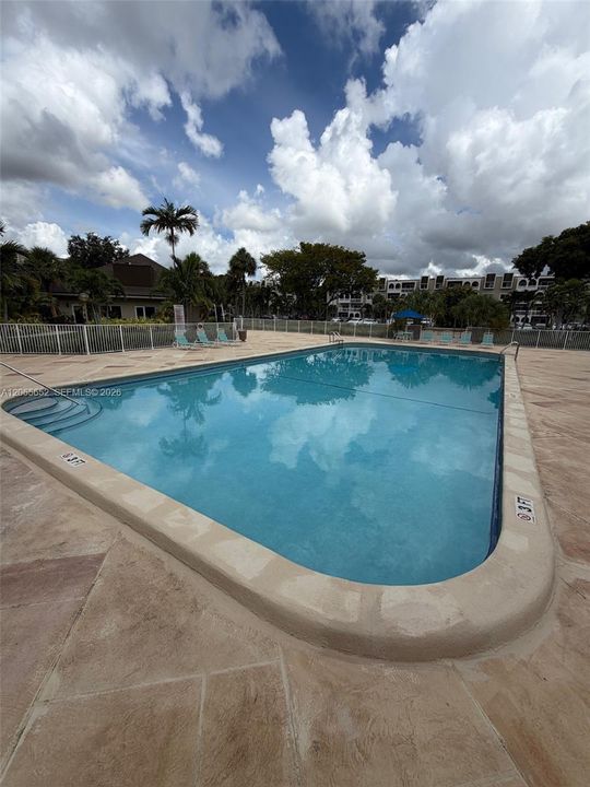 For Sale: $325,000 (2 beds, 1 baths, 804 Square Feet)