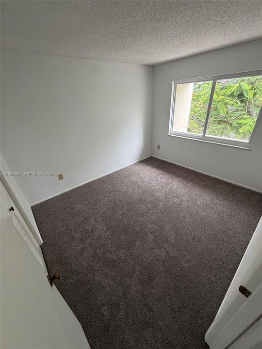 For Sale: $325,000 (2 beds, 1 baths, 804 Square Feet)