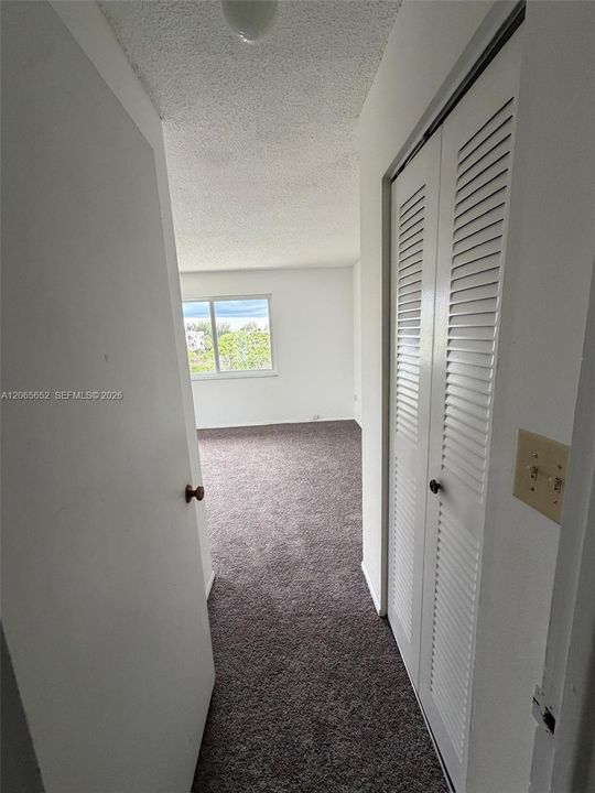 For Sale: $325,000 (2 beds, 1 baths, 804 Square Feet)