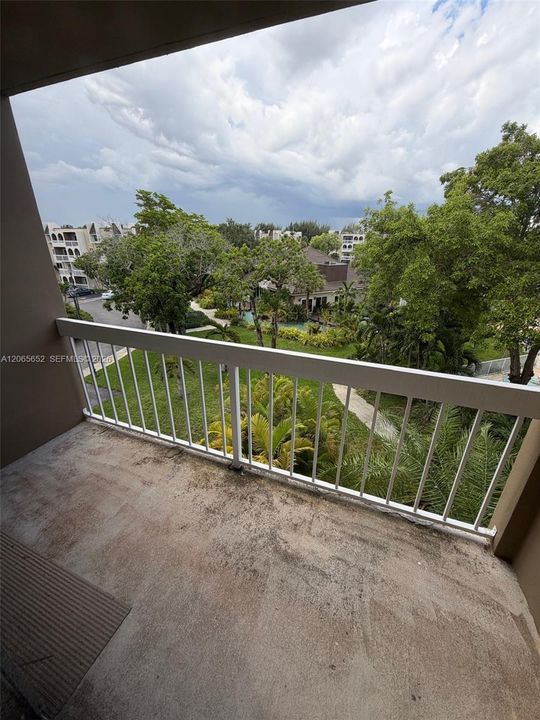 For Sale: $325,000 (2 beds, 1 baths, 804 Square Feet)