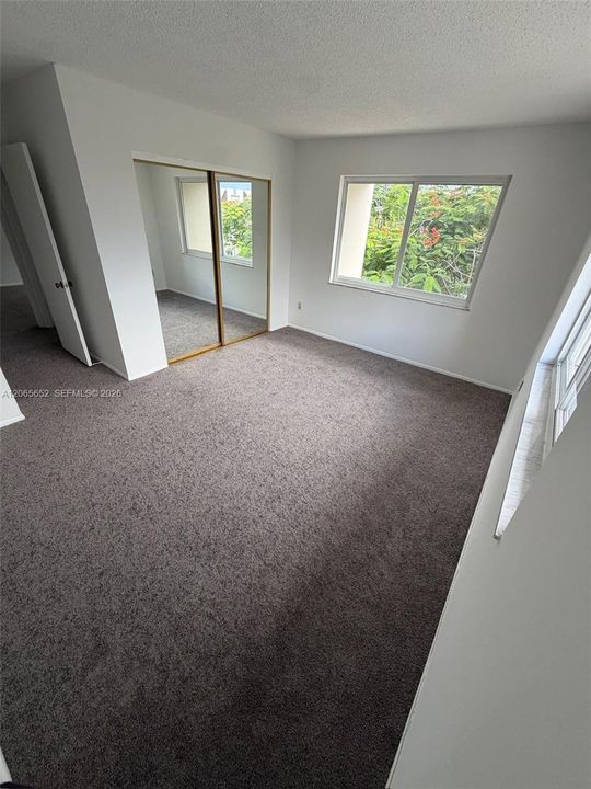 For Sale: $325,000 (2 beds, 1 baths, 804 Square Feet)