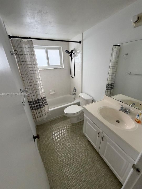 For Sale: $325,000 (2 beds, 1 baths, 804 Square Feet)