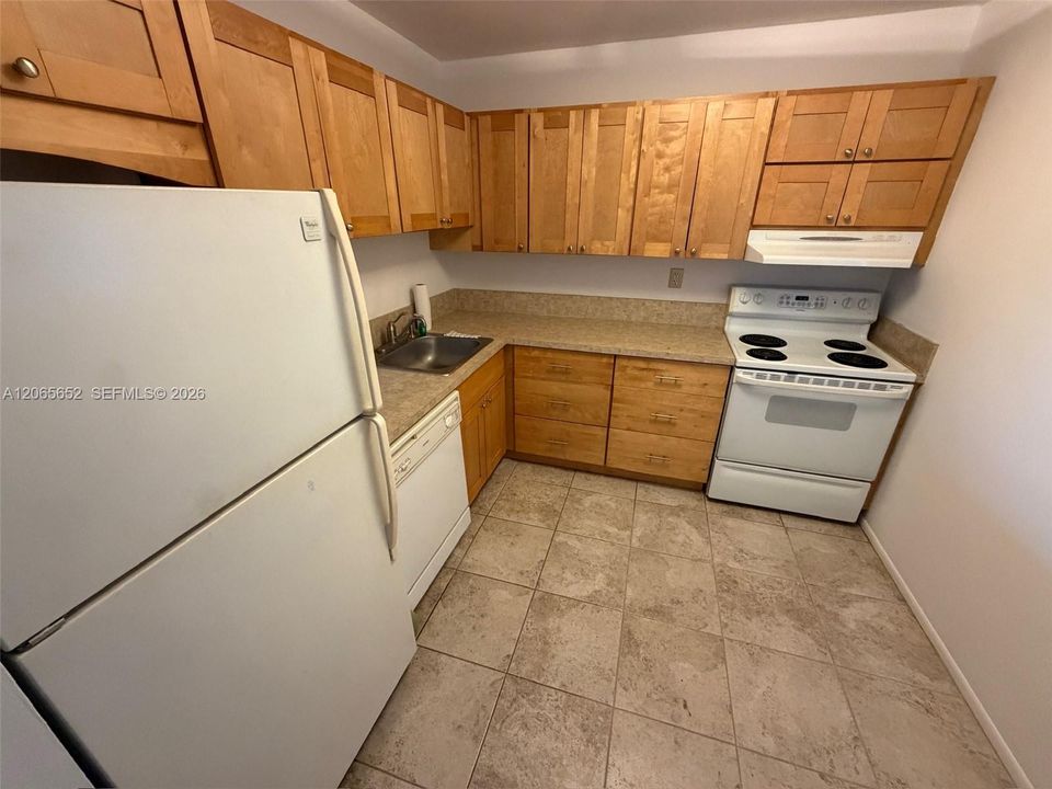 For Sale: $325,000 (2 beds, 1 baths, 804 Square Feet)
