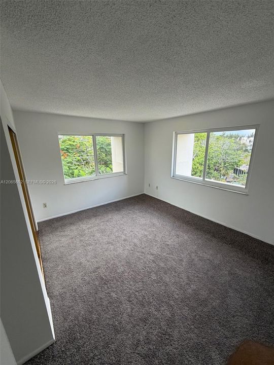 For Sale: $325,000 (2 beds, 1 baths, 804 Square Feet)