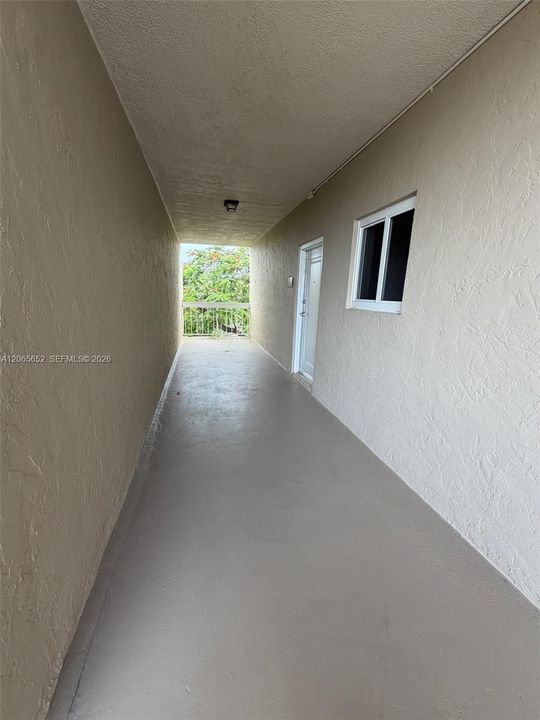 For Sale: $325,000 (2 beds, 1 baths, 804 Square Feet)
