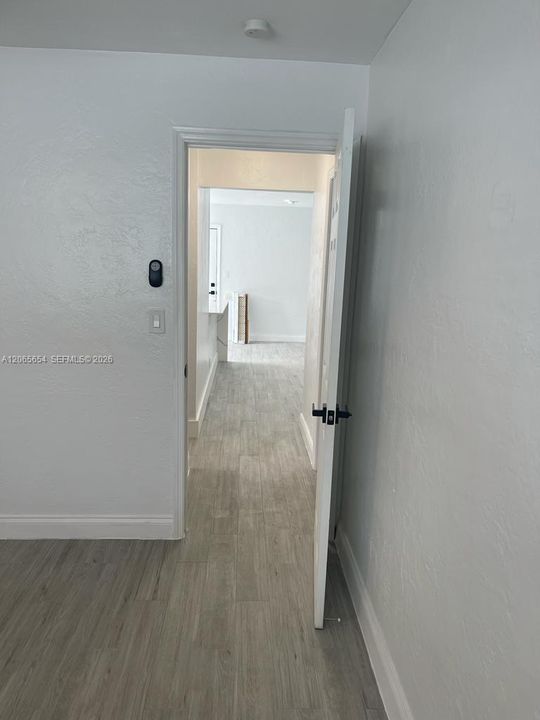 Activo con contrato: $3,000 (2 camas, 1 baños, 900 Pies cuadrados)