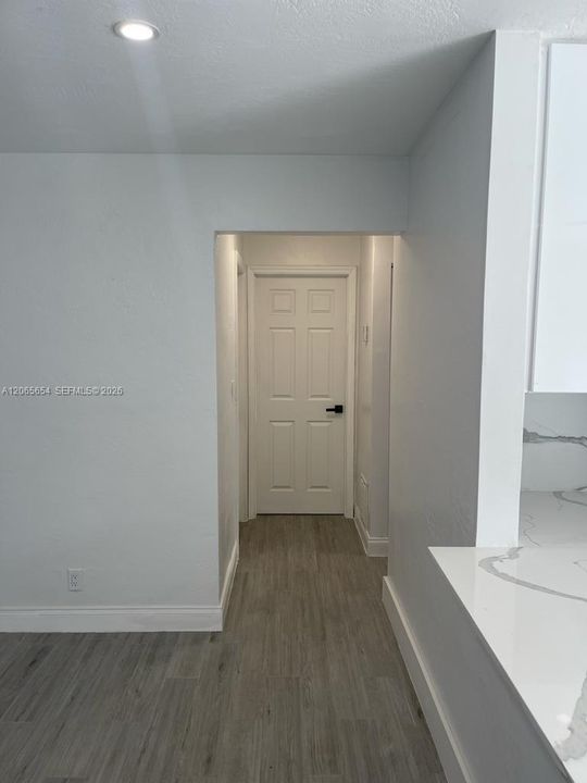Activo con contrato: $3,000 (2 camas, 1 baños, 900 Pies cuadrados)
