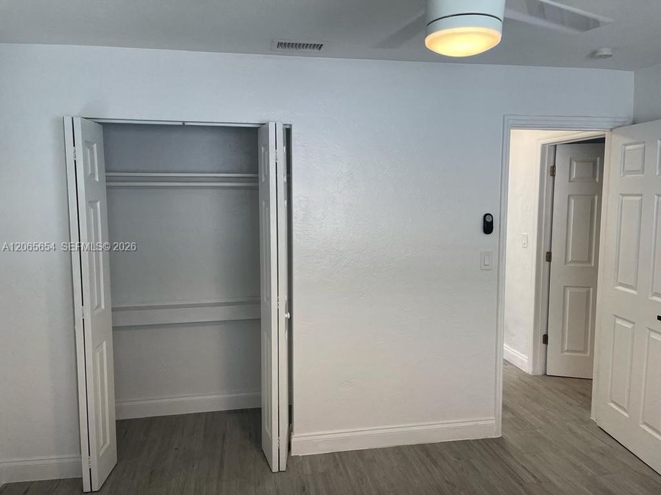 Activo con contrato: $3,000 (2 camas, 1 baños, 900 Pies cuadrados)
