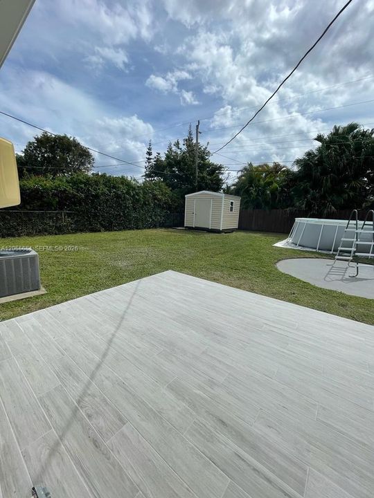 Activo con contrato: $3,000 (2 camas, 1 baños, 900 Pies cuadrados)