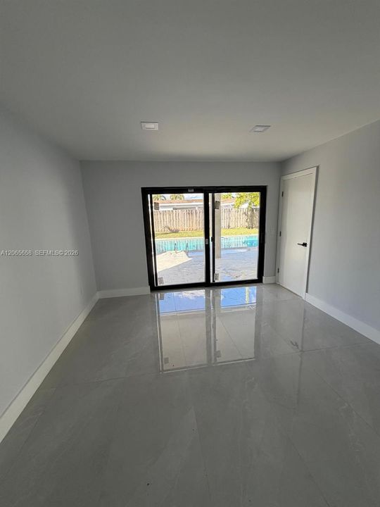 For Rent: $4,900 (4 beds, 2 baths, 1750 Square Feet)