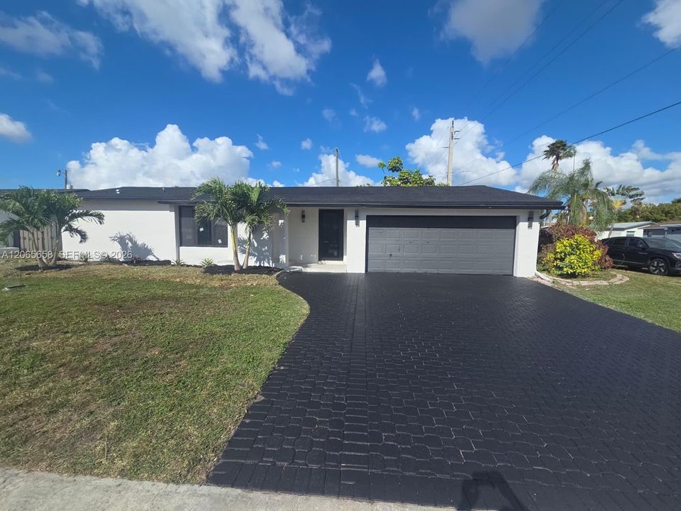 For Rent: $4,900 (4 beds, 2 baths, 1750 Square Feet)