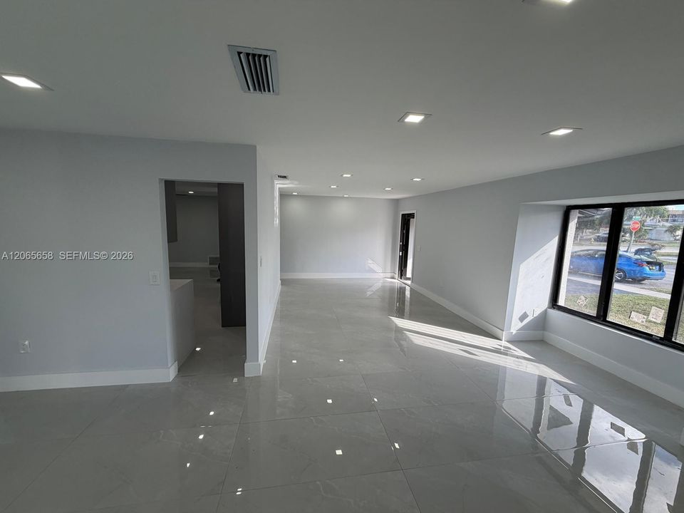 For Rent: $4,900 (4 beds, 2 baths, 1750 Square Feet)