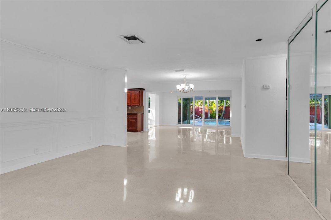 For Sale: $725,000 (3 beds, 3 baths, 2180 Square Feet)