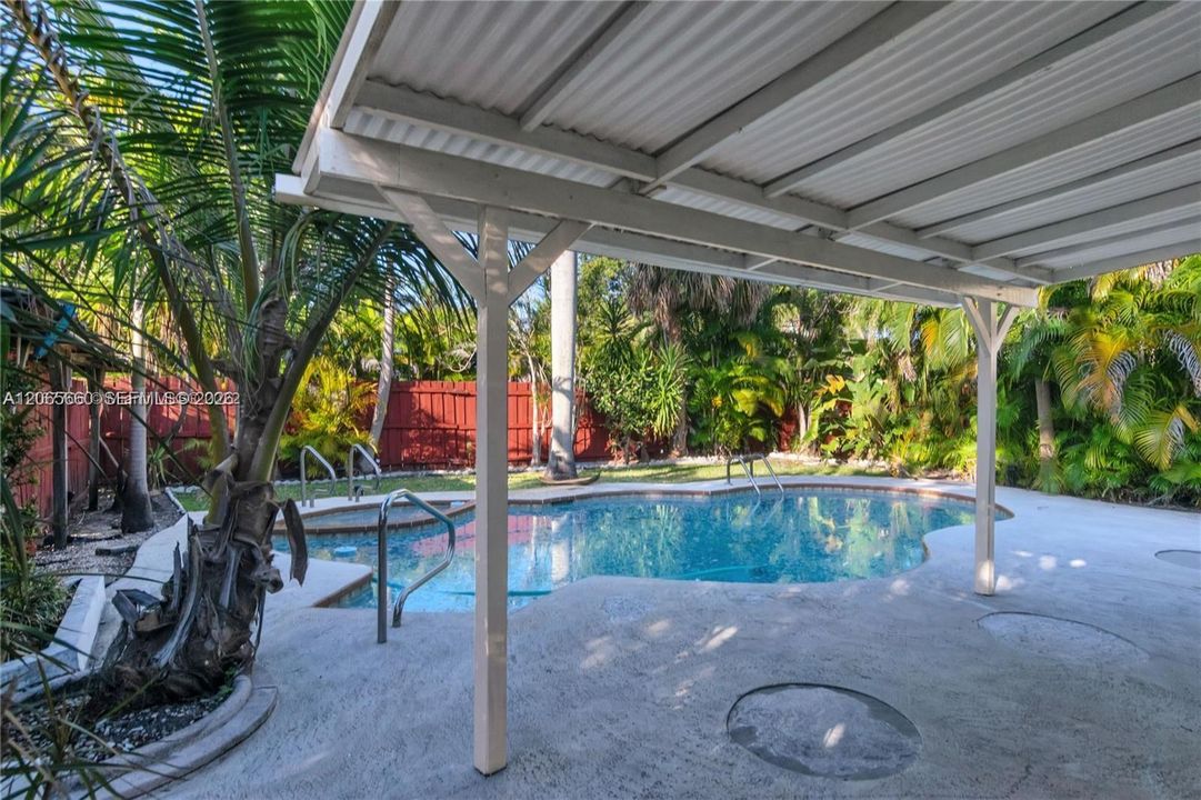 For Sale: $725,000 (3 beds, 3 baths, 2180 Square Feet)