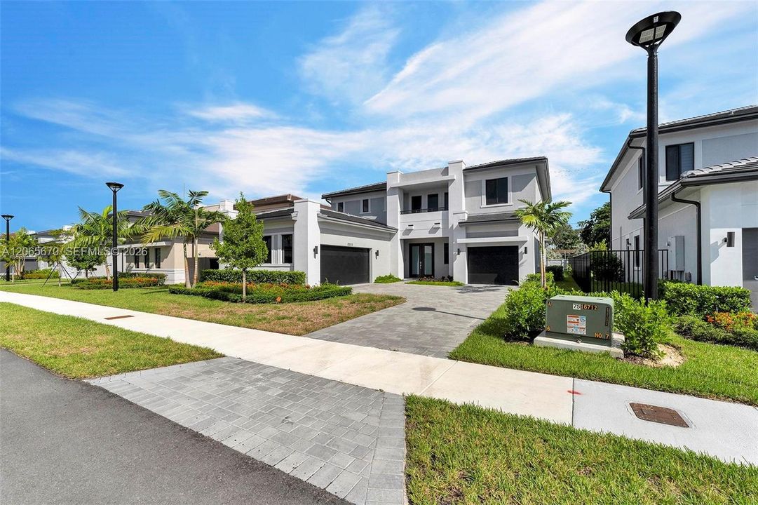 For Rent: $11,000 (5 beds, 5 baths, 4212 Square Feet)