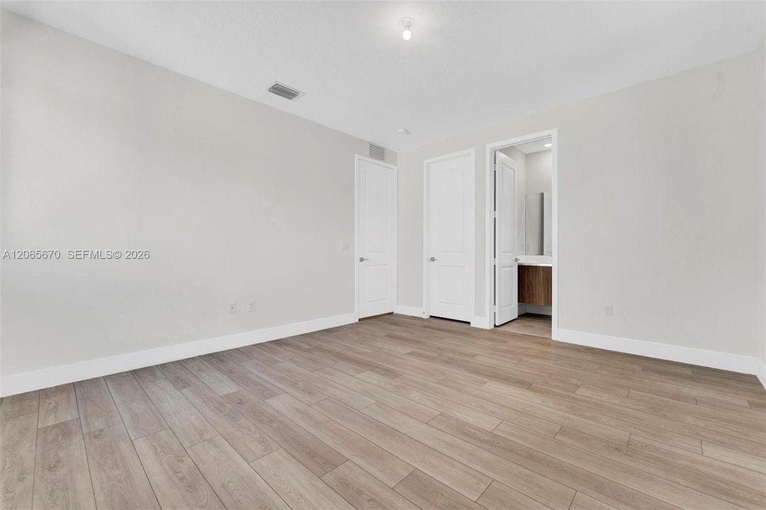 For Rent: $11,000 (5 beds, 5 baths, 4212 Square Feet)