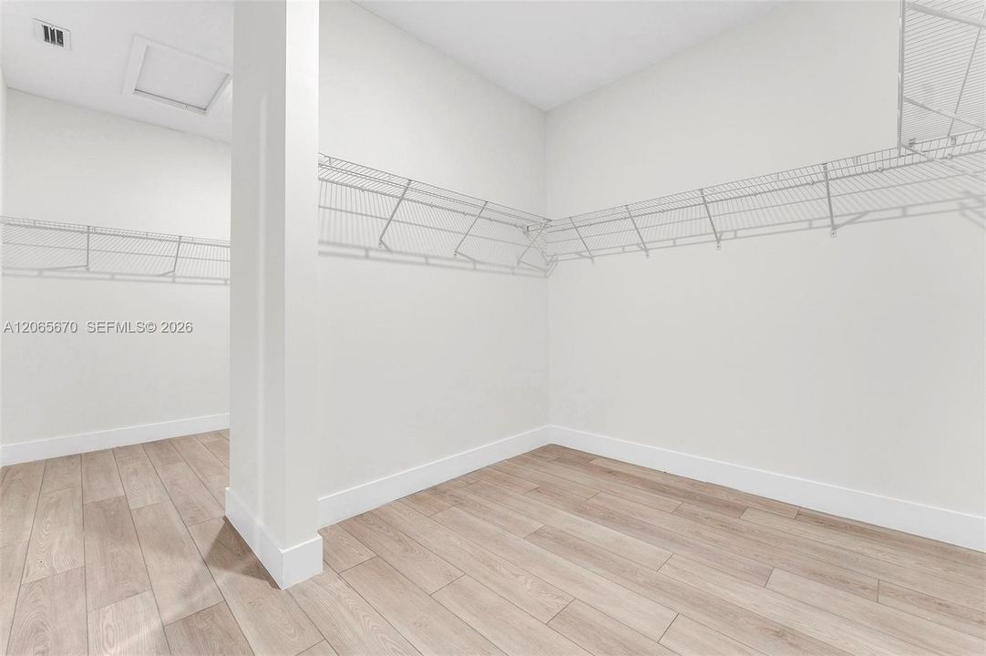For Rent: $11,000 (5 beds, 5 baths, 4212 Square Feet)