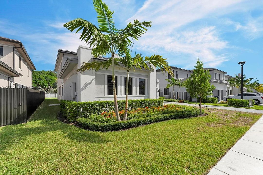 For Rent: $11,000 (5 beds, 5 baths, 4212 Square Feet)