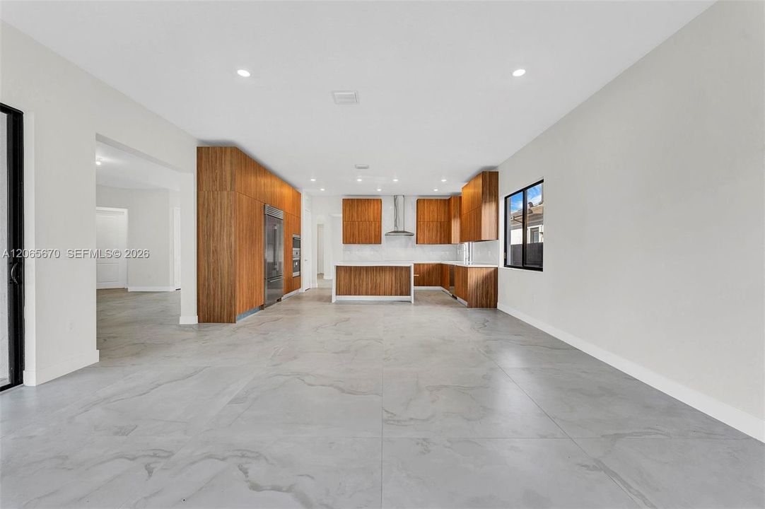 For Rent: $11,000 (5 beds, 5 baths, 4212 Square Feet)
