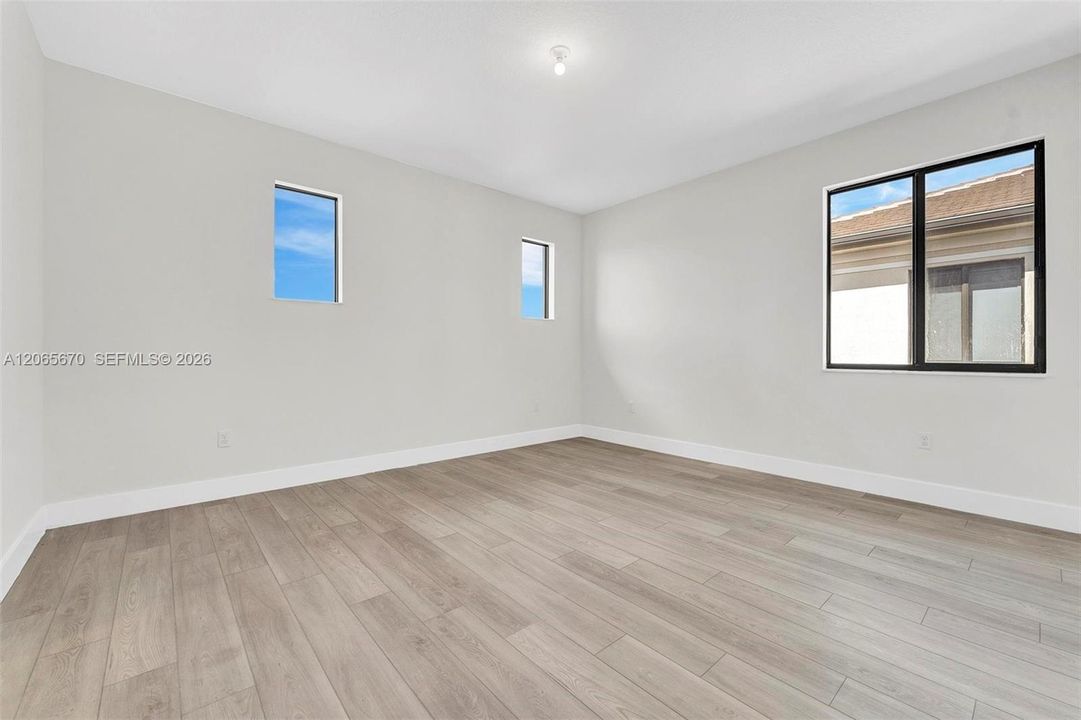 For Rent: $11,000 (5 beds, 5 baths, 4212 Square Feet)