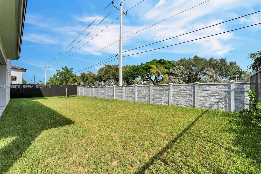 For Rent: $11,000 (5 beds, 5 baths, 4212 Square Feet)