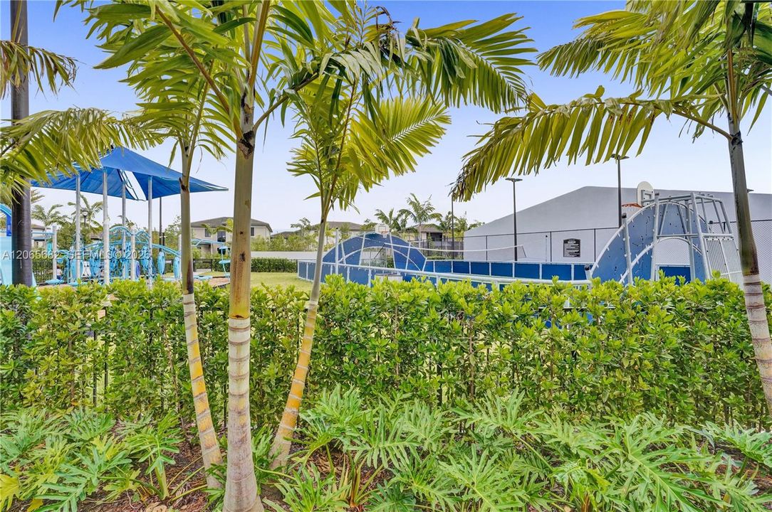 For Sale: $899,000 (4 beds, 3 baths, 2476 Square Feet)
