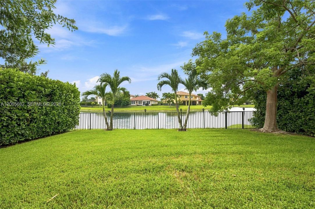 For Sale: $899,000 (4 beds, 3 baths, 2476 Square Feet)