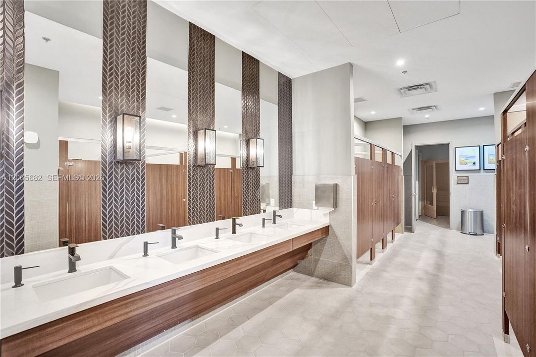 For Sale: $899,000 (4 beds, 3 baths, 2476 Square Feet)