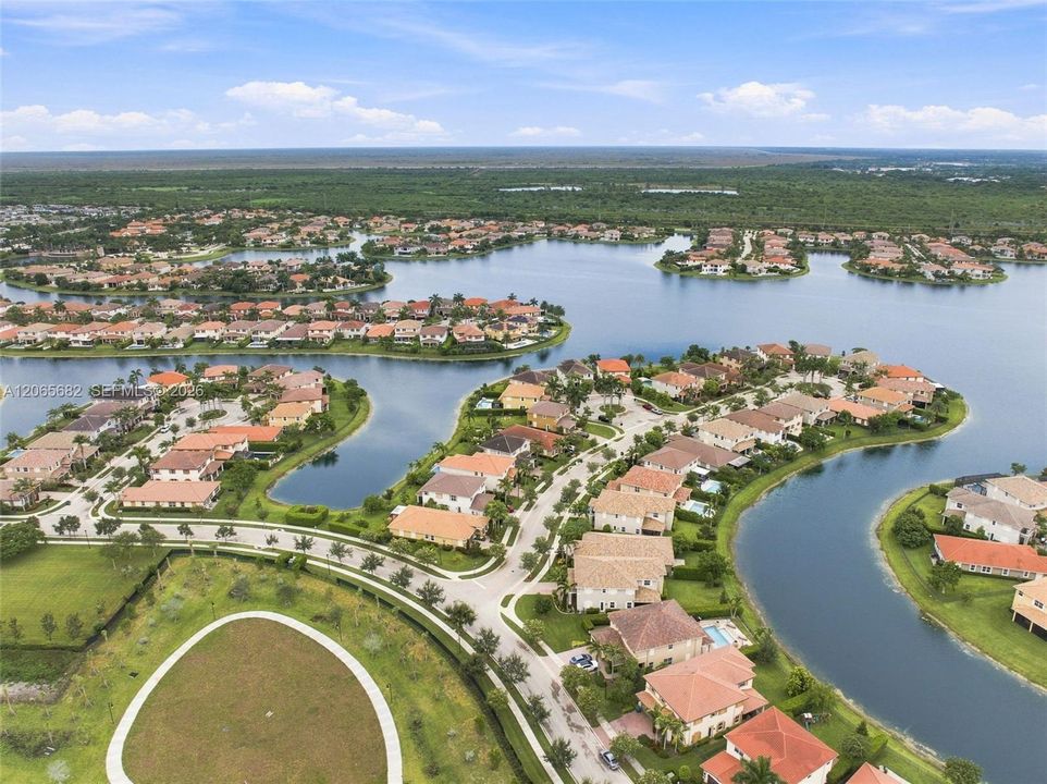For Sale: $899,000 (4 beds, 3 baths, 2476 Square Feet)