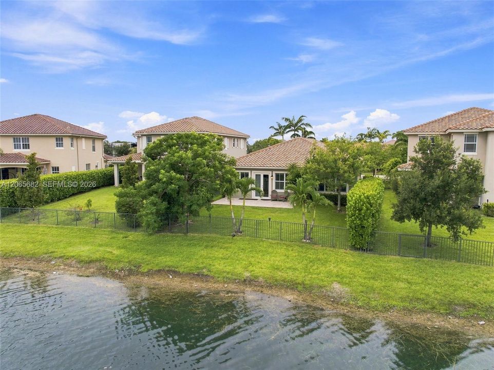 For Sale: $899,000 (4 beds, 3 baths, 2476 Square Feet)