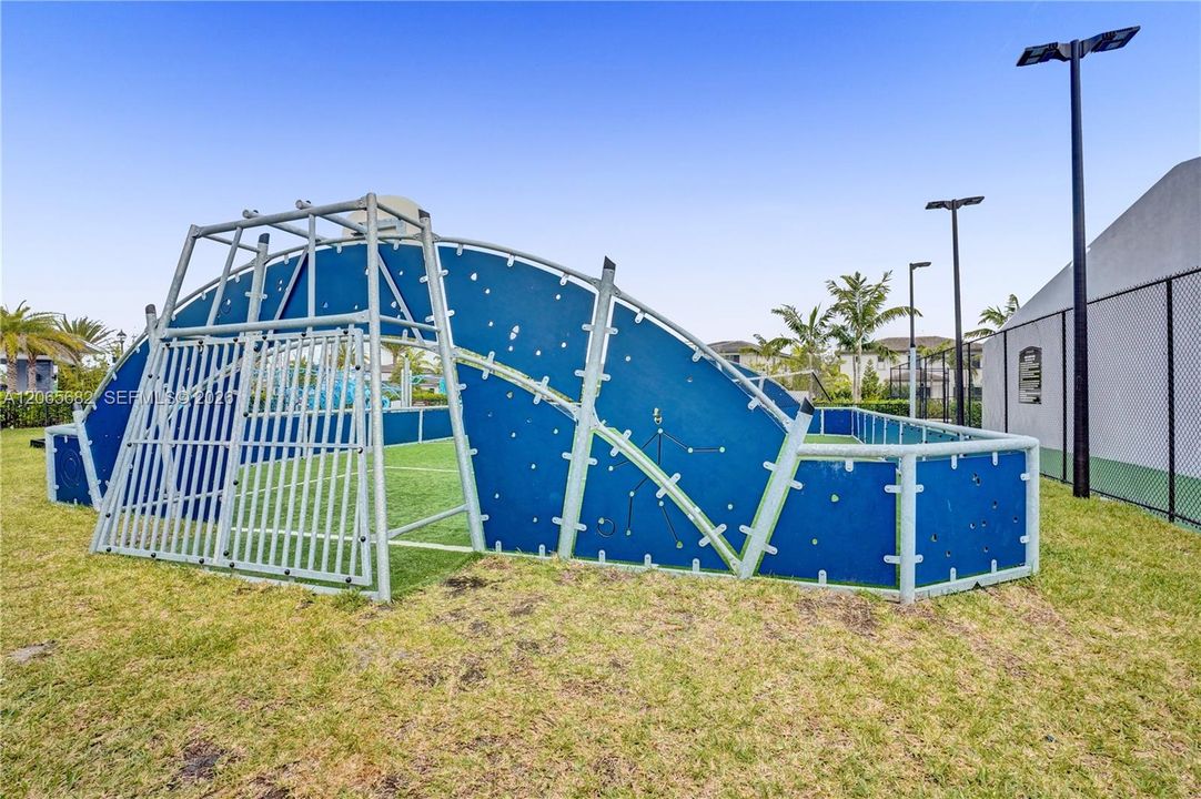 For Sale: $899,000 (4 beds, 3 baths, 2476 Square Feet)