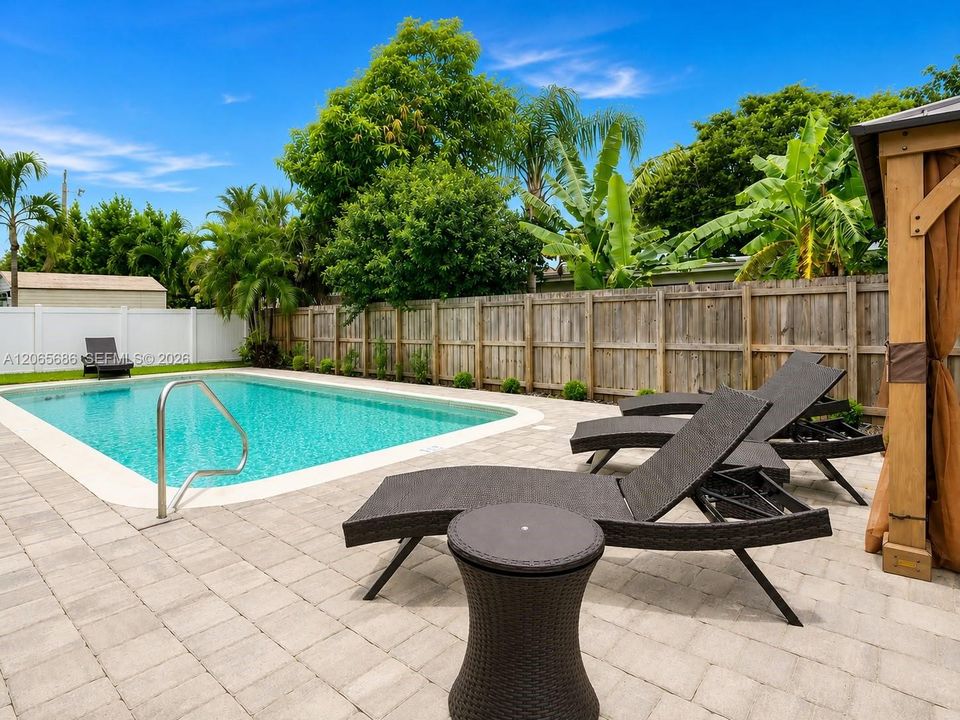 For Sale: $900,000 (4 beds, 3 baths, 1728 Square Feet)