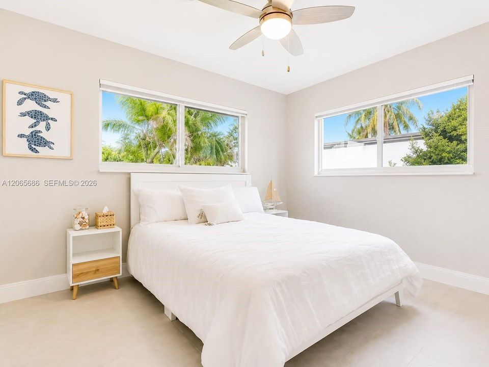 For Sale: $900,000 (4 beds, 3 baths, 1728 Square Feet)