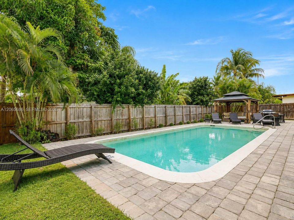 For Sale: $900,000 (4 beds, 3 baths, 1728 Square Feet)