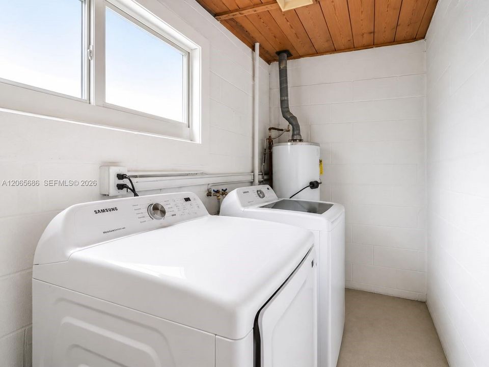 For Sale: $900,000 (4 beds, 3 baths, 1728 Square Feet)