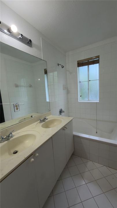 For Sale: $415,000 (3 beds, 3 baths, 1426 Square Feet)