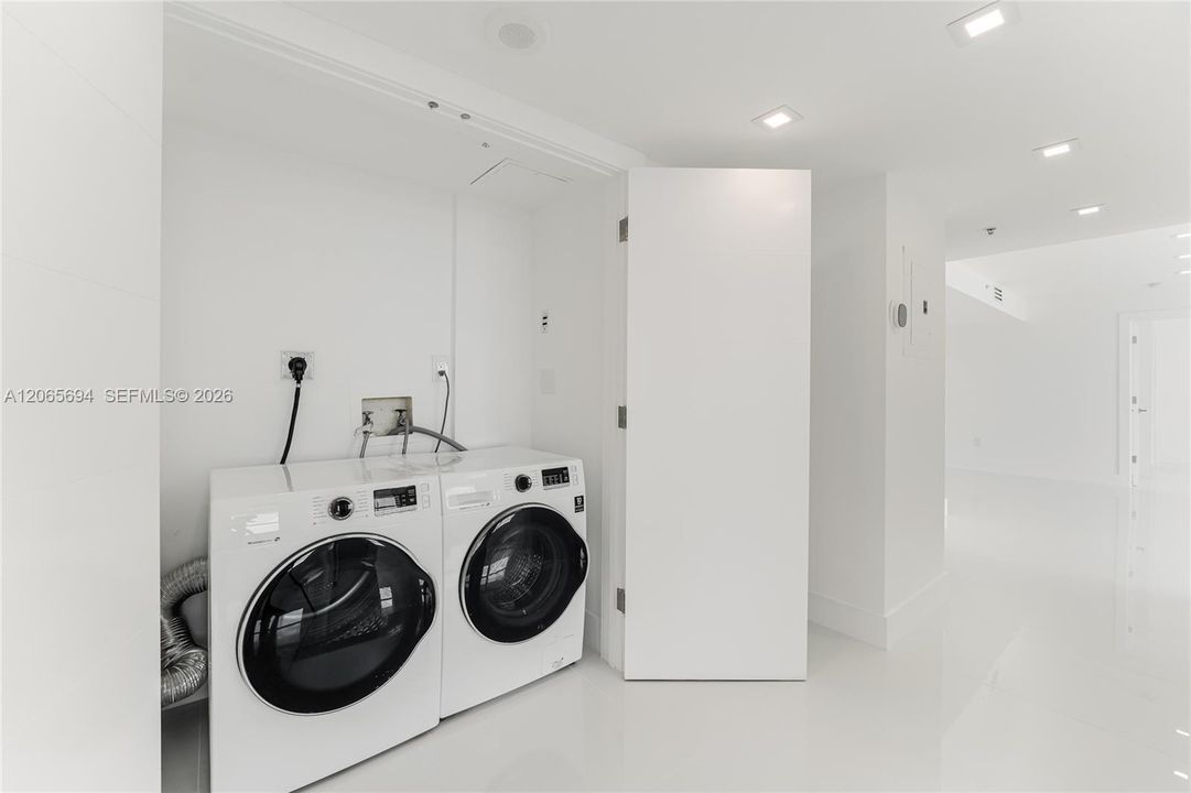 For Rent: $8,900 (3 beds, 2 baths, 1191 Square Feet)
