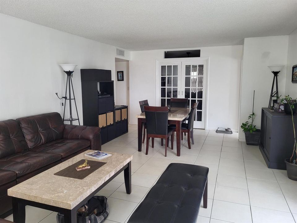 L.Room &Den (5)