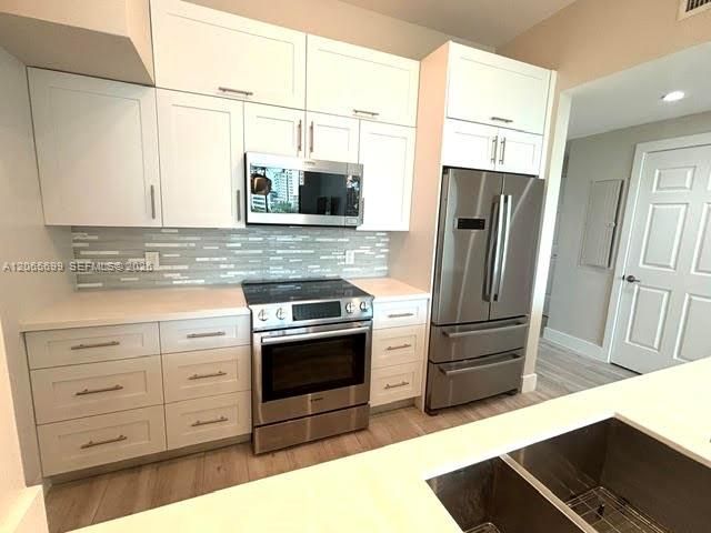 For Sale: $498,888 (1 beds, 1 baths, 850 Square Feet)