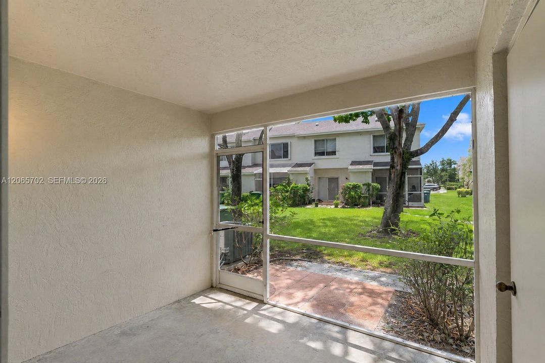 For Sale: $424,900 (2 beds, 2 baths, 1110 Square Feet)