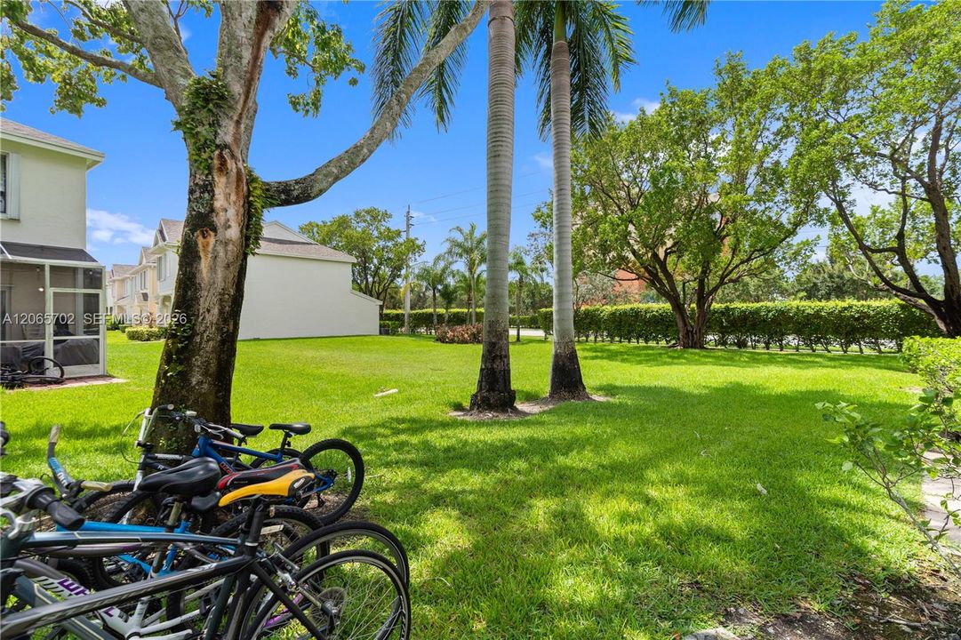 For Sale: $424,900 (2 beds, 2 baths, 1110 Square Feet)