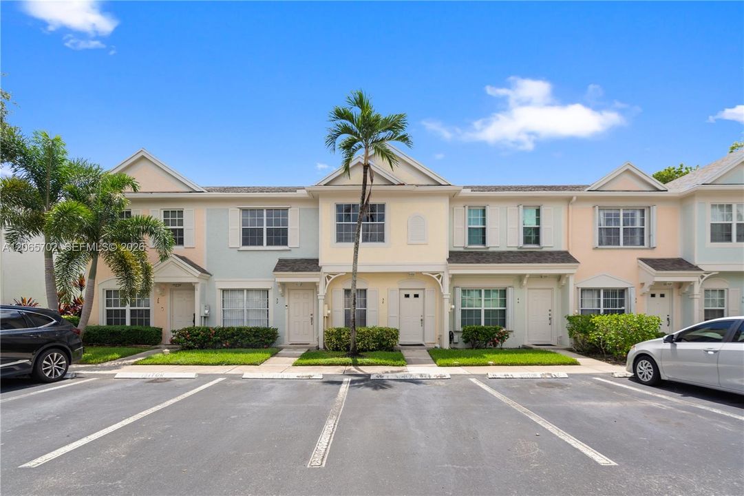 For Sale: $424,900 (2 beds, 2 baths, 1110 Square Feet)