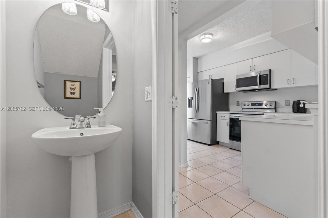 For Sale: $424,900 (2 beds, 2 baths, 1110 Square Feet)