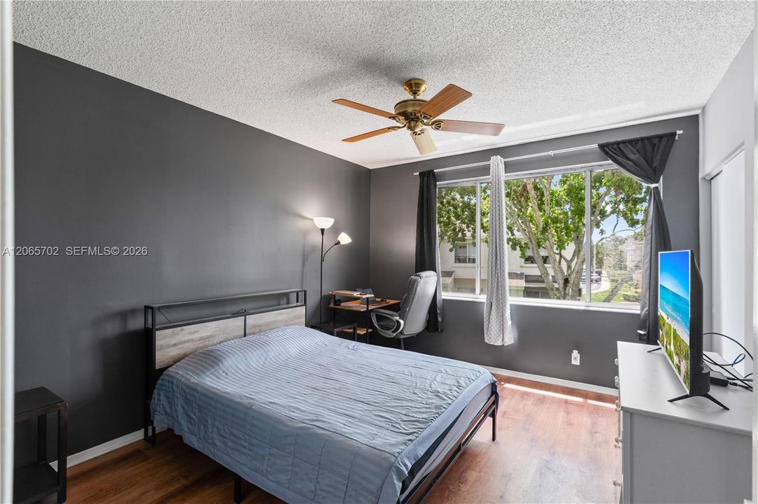 For Sale: $424,900 (2 beds, 2 baths, 1110 Square Feet)