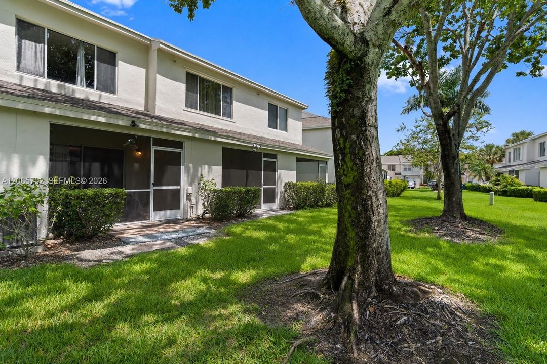 For Sale: $424,900 (2 beds, 2 baths, 1110 Square Feet)